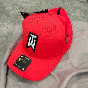 NWT Nike Tiger Woods Golf Hat. Unisex M/L